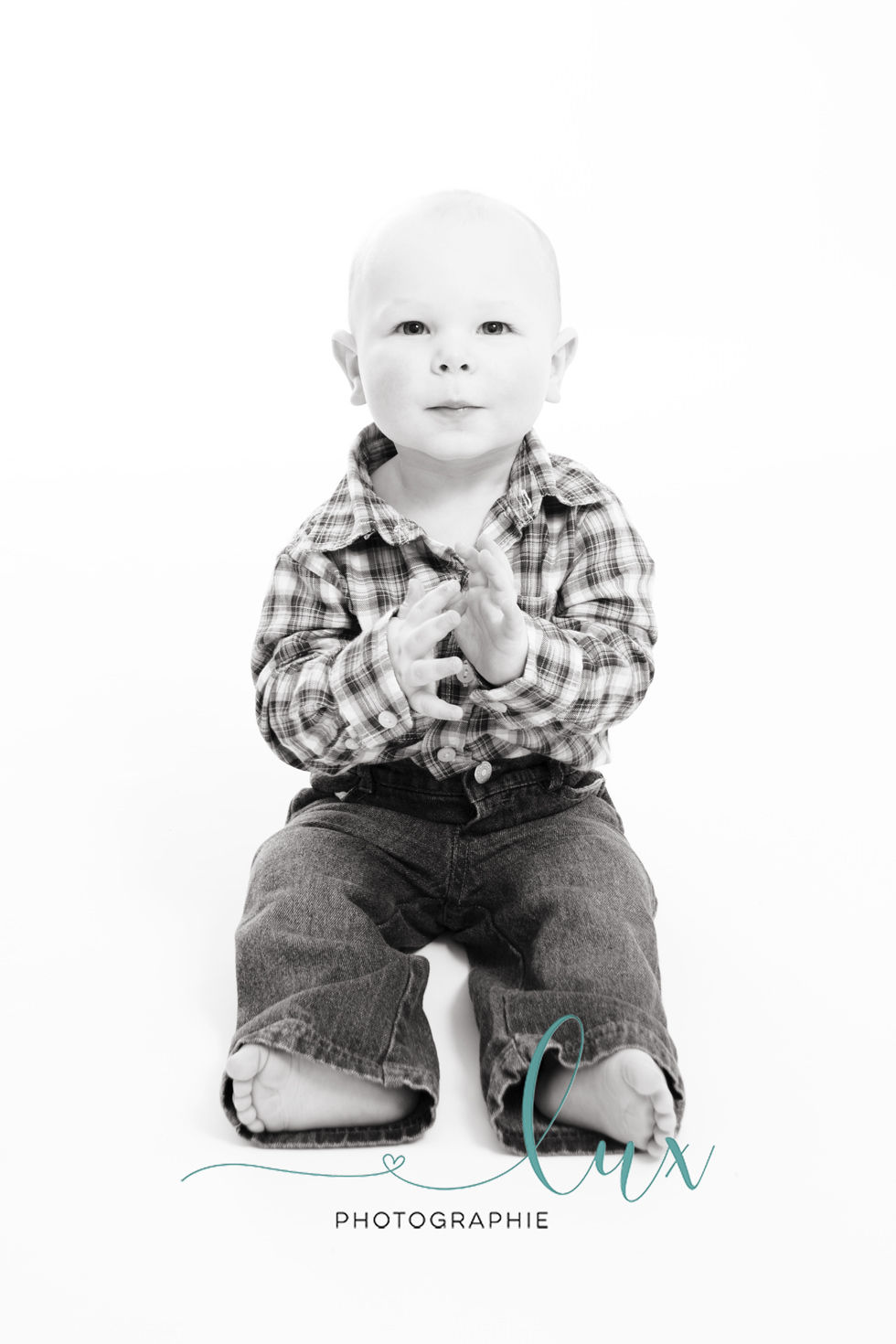Montreal Children's Photographer. Baby clapping