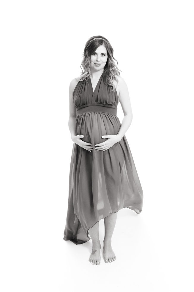 Montreal Maternity Photography. Pregnant woman in grey dress.