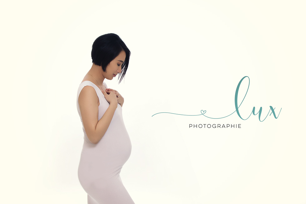 Maternity photography west-island. Profile of pregnant woman in white dress.