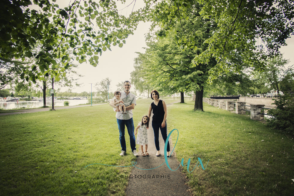 Montreal family photographer. Family walking down a path.